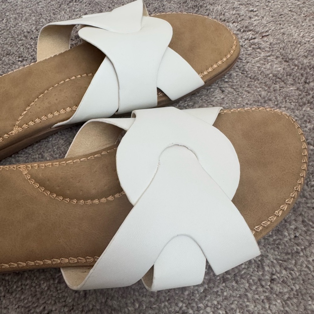 Cliffs by WHITE MOUNTAIN White Sandals - Picture 4 of 7
